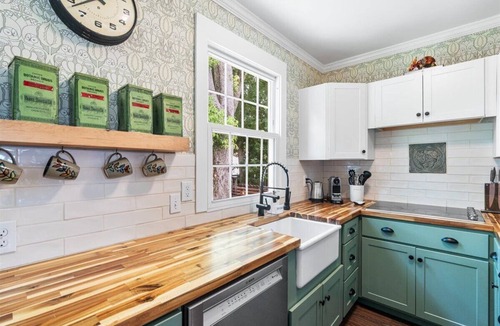 Mobile Cottage | Stylish Historic Cottage 5 min walk to downtown Mobile
