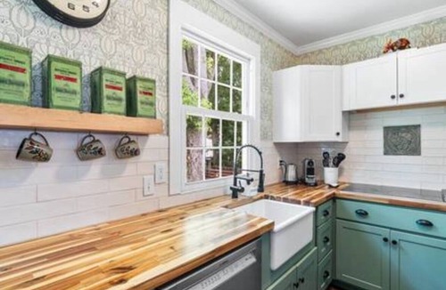 Mobile Cottage | Stylish Historic Cottage 5 min walk to downtown Mobile