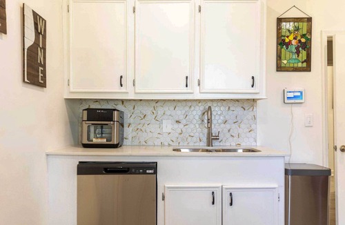 Downtown Jackson House | Stylish Home ~ 2 Mi to Jackson State & Belhaven!