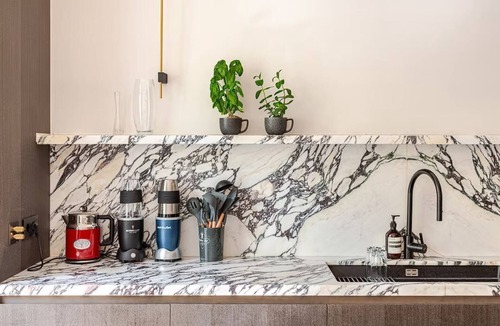 Champs-Elysees Apartment | Stylish Parisian Escape. Views of Eiffel Tower & walk to Champs-Élysées