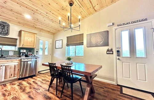 Overgaard Cabin | Stylish & Pristine Cabin w/Game Room!