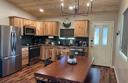 Overgaard Cabin | Stylish & Pristine Cabin with Game Room. Near Lake & Rim Activities!