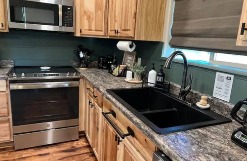 Overgaard Cabin | Stylish & Pristine Cabin with Game Room. Near Lake & Rim Activities!