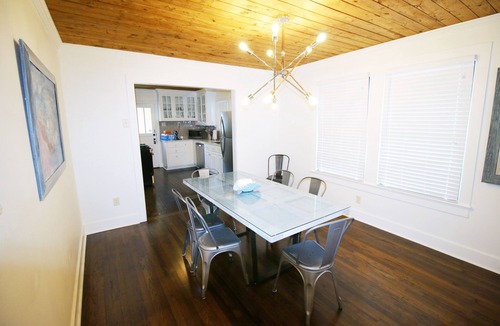 Highlands - Perkins House | Stylish Renovated House + 2 studio apartments! (5 br/4 bath) Sleeps 12!