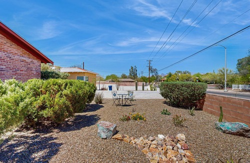 Sam Hughes House | Stylish Sam Hughes Escape With Private Yard, Dogs OK & Free WiFi