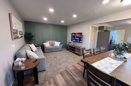 Sioux Falls Condo | Stylish Sioux Falls Stay|Theater Room & Arcade Fun