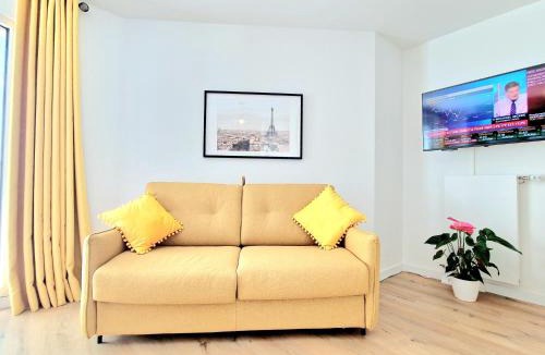 Rueil-Malmaison Apartment | Stylish Stay Near Paris - 850m to Subway RER A - with floor fan T1-4P