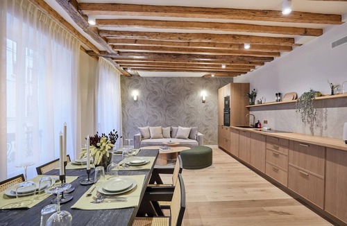Quartier de la Place-Vendome Apartment | Sublime Apartment Rue Royale/madeleine