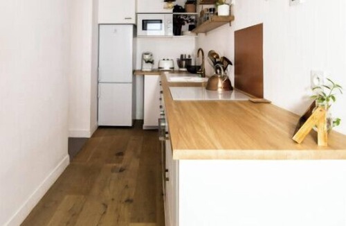 Belleville Apartment | Sublime Spacious Apartment In Ménilmontant