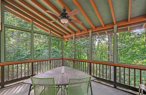 Reisterstown House | Suburban get-away in the forest with Swedish sauna - 20 Min Away From Baltimore