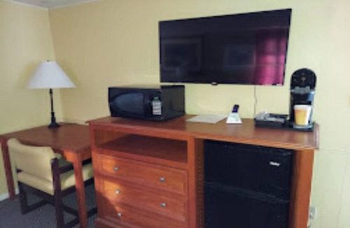 New Ulm Apartment | Suite - King Bed|Non - Smoking