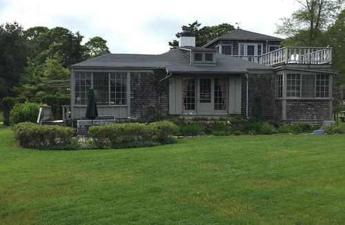 Nonquitt Cottage | Summer Beach Cottage in Nonquitt. Steps to beach, golf, tennis.
