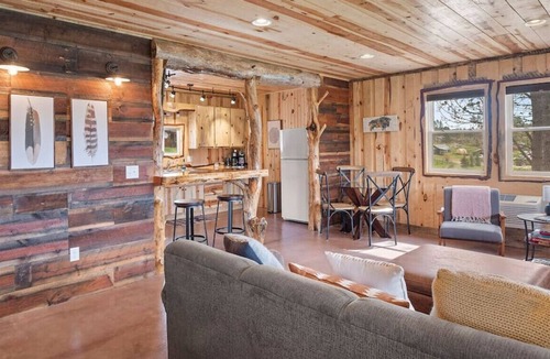 Custer House | ★Sun-Filled Cabin★Pond-Views★BHBungalows #8★