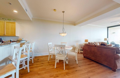 Dauphin Island Condo | Sunlit beach condo with pool, hot tub, & amazing view - steps to the sand