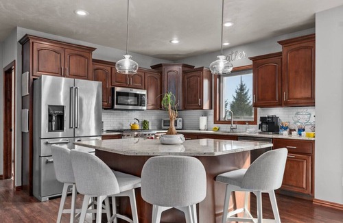 Appleton House | Sunny Days Await | Seasonal Pool & Hot Tub Retreat