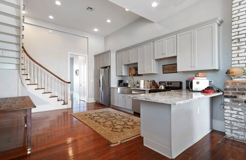 Saint Roch House | Sunny Freshly Renovated Art Pad- Great for Groups