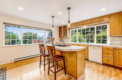 Mendocino House | Sunny getaway with hot tub, yard & beach trail