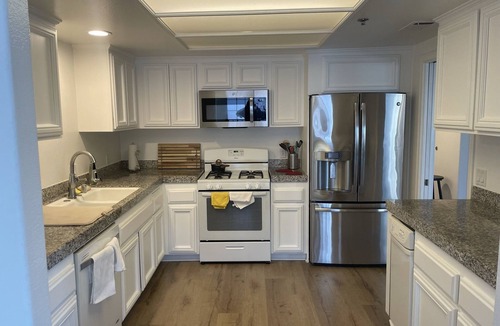 Sawtelle House | Sunny Pent House Brentwood/Santa Monica
