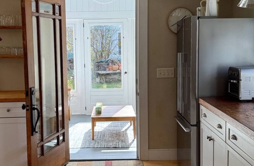 West Stockbridge House | Sunny, Spotless Charm in W. Stockbridge, Sleeps 6+