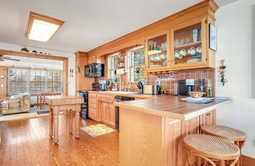 Deep Hole House | Sunrise View | Waterfront, Kayaks, Gorgeous Sunrises!