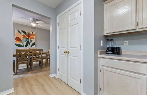 Gulfport Apartment | Sunset Getaway Spacious Retreat Near Beaches & Local Attractions!