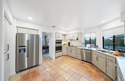 Fallbrook House | Sunset Ridge: Heated Pool Spa Zen Path Views EV Golf Family Friendly