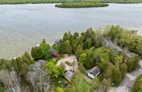 Baileys Harbor House | Sunset Shores - Lakeside Cabin #1 by Simple Life Rentals