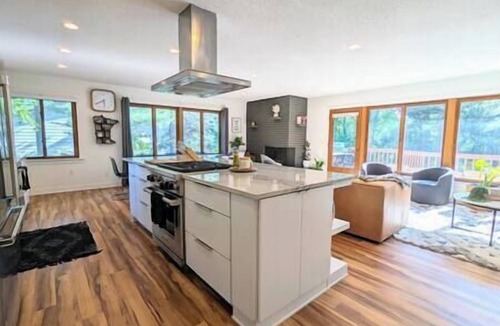 Fridley House | Sunset Shores Suite