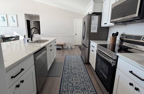 New Lisbon House | Sunset Social – Lakefront, Beach, Fire Pit, Hot Tub, Family‑Friendly, Sleeps 16
