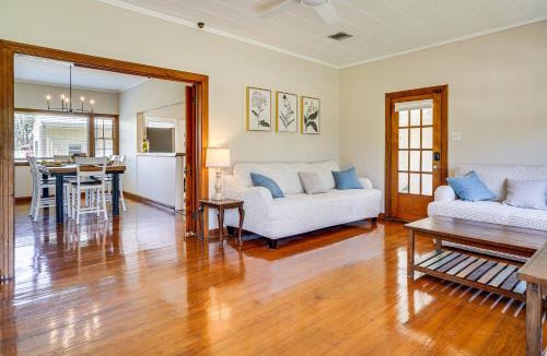Baldwin House | Sunshine Under the Oak: Baldwin Home w/Patio!