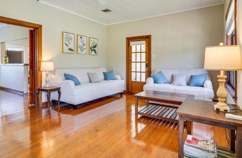 Baldwin House | Sunshine Under the Oak: Baldwin Home w/Patio!