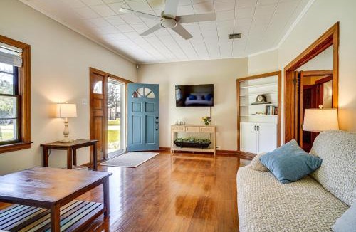 Baldwin House | Sunshine Under the Oak: Baldwin Home w/Patio!
