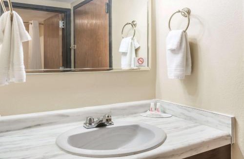 Luverne Hotel | Super 8 by Wyndham Luverne