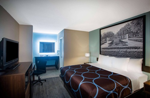 Mobile Hotel | Super 8 by Wyndham Mobile I-65