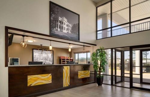 Gulf Hills Hotel | Super 8 by Wyndham Ocean Springs Biloxi