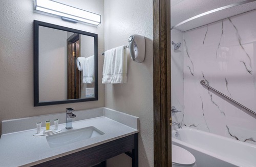 Owatonna Hotel | Super 8 by Wyndham Owatonna