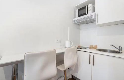 Passy Apartment | Superbe Studio a 5 mn de la TOUR EIFFEl à PIED IDEAL Touristes et professionnel moins 15pourcents sur les longs séjours