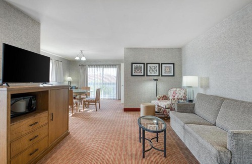 Camarillo Hotel | SureStay Hotel by Best Western Camarillo