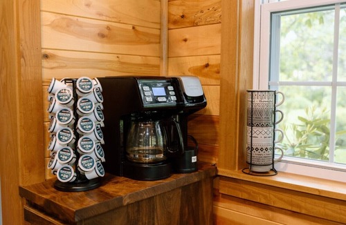 Waterfall House | Surrounded by Nature - Frog Hollow Cabin & Bunk Room: Hot Tub | Fire Pit | Grill