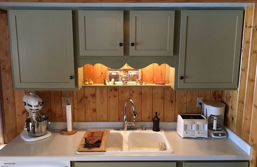 Little Round Lake House | Sweet, Cozy Round Lake Retreat. Freshly Renovated. Tastefully Decorated.