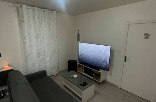 Livry-Gargan Apartment | Sweet home near Tram 45 minutes from Paris
