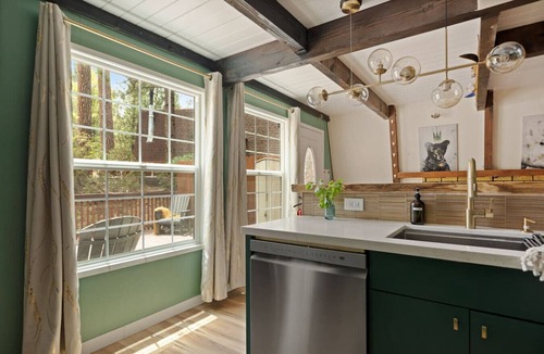 Summit Estates House | Swiss Bliss, Ideal Location w Hot Tub & BBQ