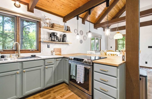 Rome House | Swiss Chalet Retreat at Lake Arrowhead Sleeps 8
