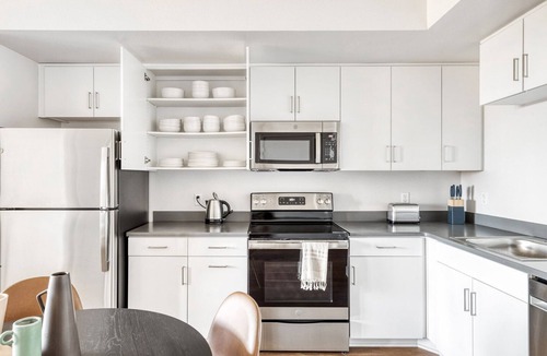 Inglewood Apartment | Tasteful Westchester 2BR w/Pool, Gym & W/D, 5 mins to LAX, by Blueground