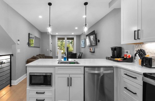 Trinidad Hotel | Tastefully Renovated+Well located+FreeParking+H St