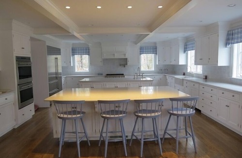 Chatham House | Tennis anyone? Beautiful, brand new construction with 8 bedrooms, 8 full baths and 2 half baths, that can sleep up to 20 guests.