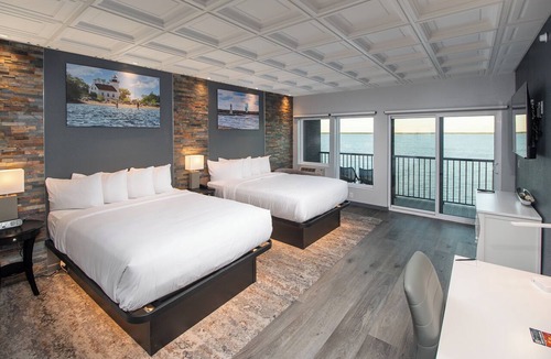 Escanaba Hotel | Terrace Bay Hotel