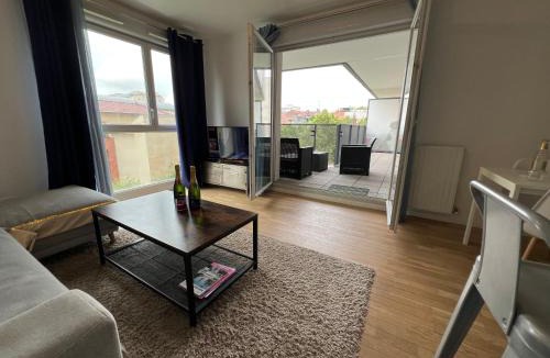 Malakoff Apartment | Terrasse plein ciel, Parking privé, Métro ligne 13 à pied