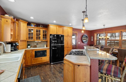 Lead Cabin | Terry Peak Cabin · Hot Tub · Sleeps 12 · 4BR