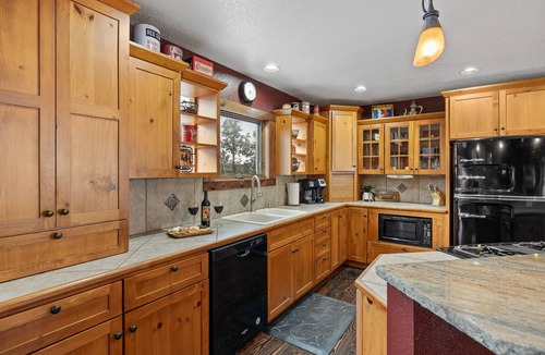 Lead Cabin | Terry Peak Cabin · Hot Tub · Sleeps 12 · 4BR